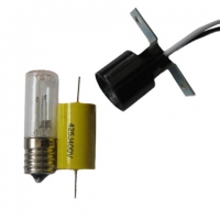 لامپ UV ولتاژ 10 ولت توان 3 وات همراه سرپیچ و مدار راه انداز بالاست 220 ولت